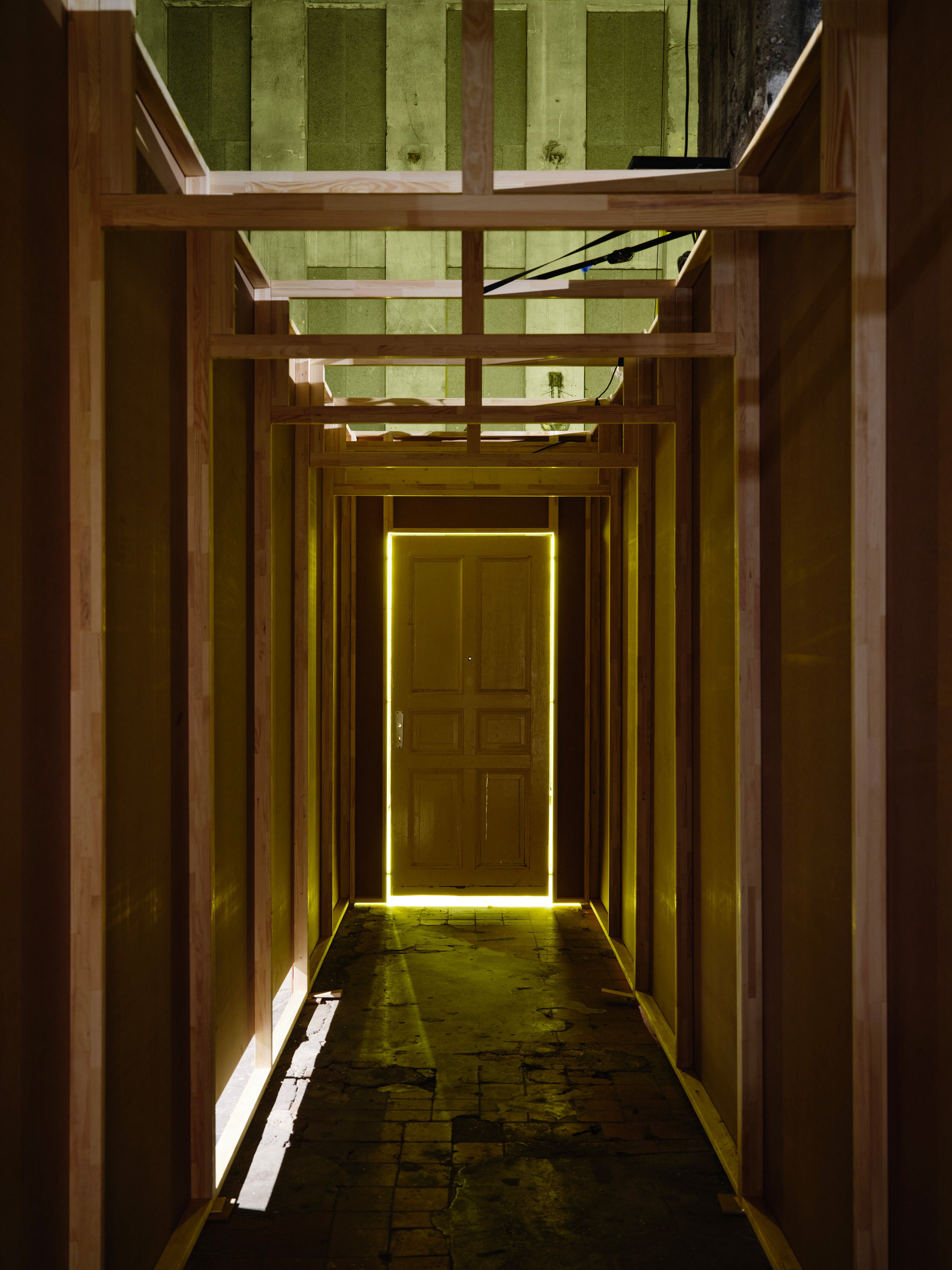 Gravity Ease Contract curated by David Douard; Artistic Direction by House (Juliet Kothe and Georgina Pope) with Nils Alix-Tabeling, Emmanuel Beguinot, Ellen Cantor, Dennis Cooper, Stephan Dillemuth, Rochelle Goldberg, Estelle Hanania, Richard Hawkins, Agata Ingarden, Mélanie Matranga, Rafael Moreno, Jean-Luc Moulène, Rolf Nowotny, Caroline Poggi & Jonathan Vinel, Susan Philipsz, Julia Scher, Erwan Sene, Akeem Smith, Naoki Sutter-Shudo - David Douard