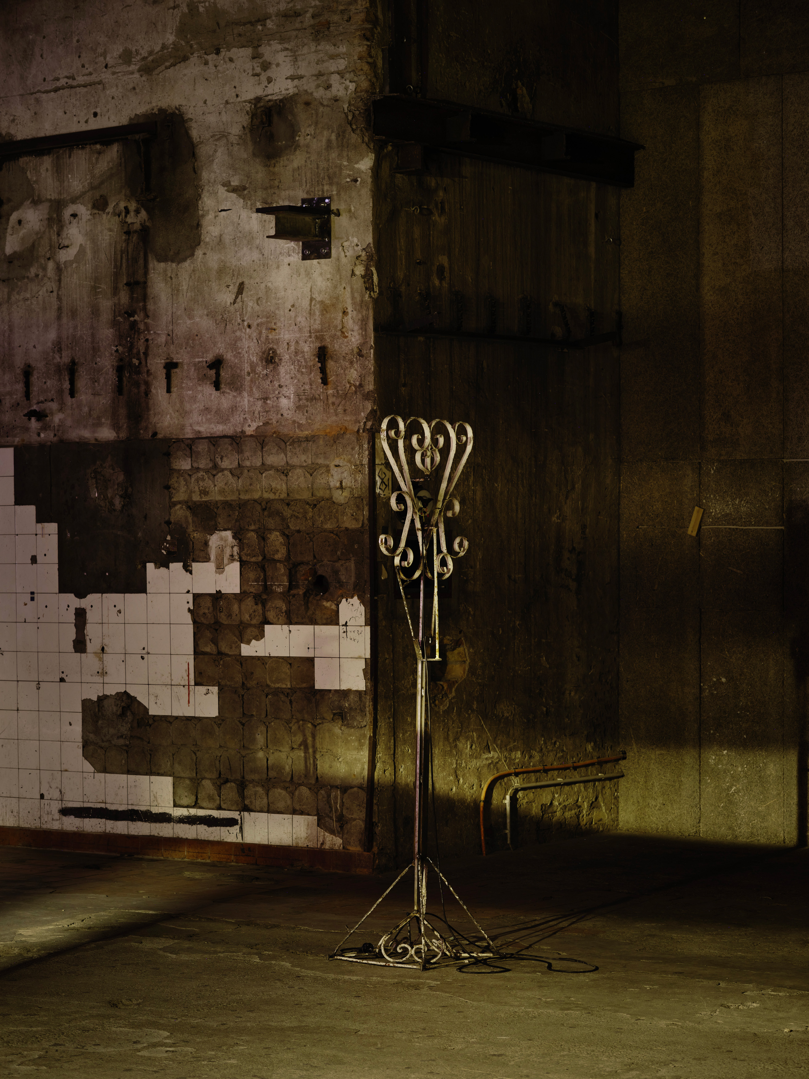 Gravity Ease Contract curated by David Douard; Artistic Direction by House (Juliet Kothe and Georgina Pope) with Nils Alix-Tabeling, Emmanuel Beguinot, Ellen Cantor, Dennis Cooper, Stephan Dillemuth, Rochelle Goldberg, Estelle Hanania, Richard Hawkins, Agata Ingarden, Mélanie Matranga, Rafael Moreno, Jean-Luc Moulène, Rolf Nowotny, Caroline Poggi & Jonathan Vinel, Susan Philipsz, Julia Scher, Erwan Sene, Akeem Smith, Naoki Sutter-Shudo - David Douard