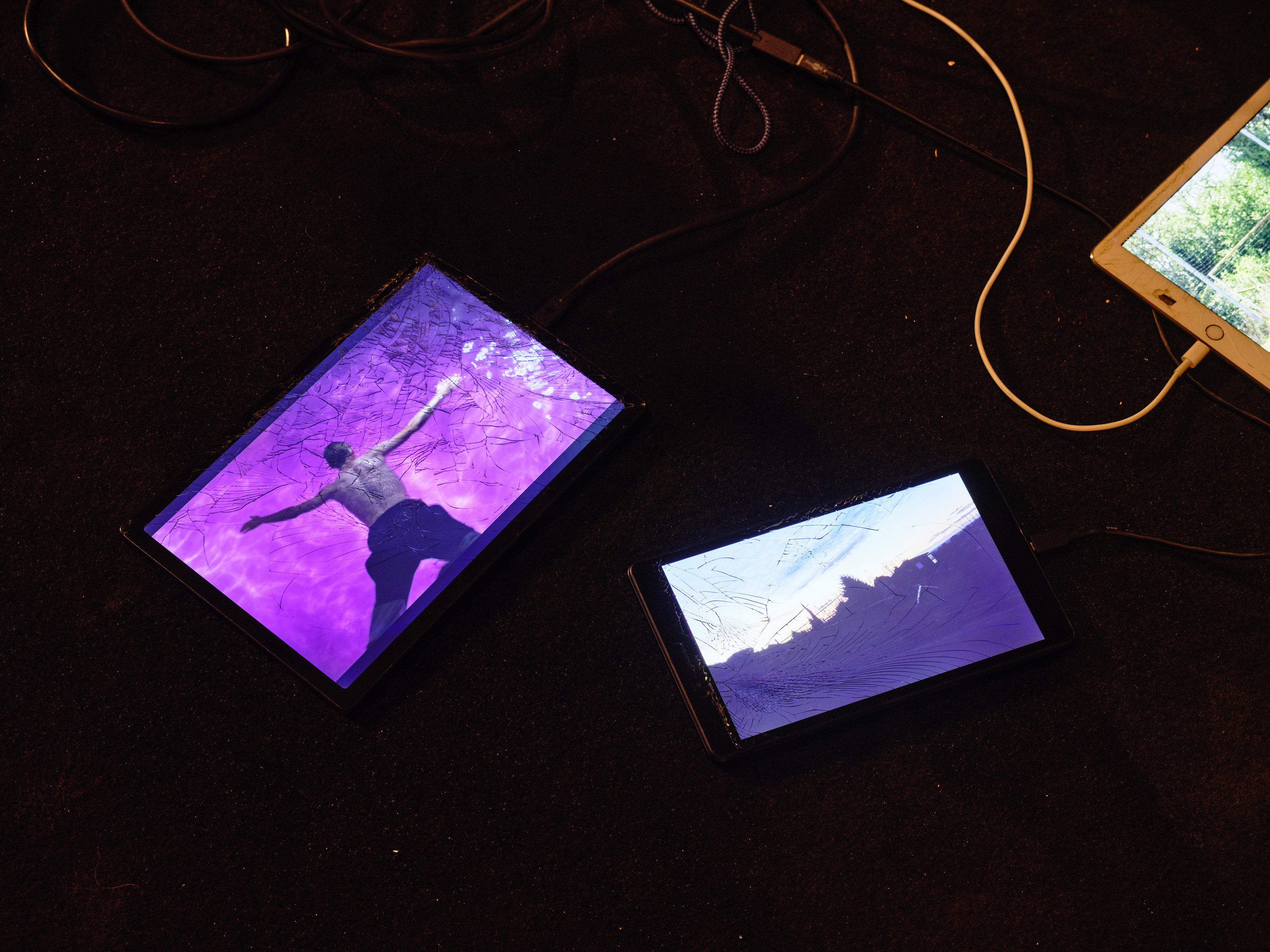 Gravity Ease Contract curated by David Douard; Artistic Direction by House (Juliet Kothe and Georgina Pope) with Nils Alix-Tabeling, Emmanuel Beguinot, Ellen Cantor, Dennis Cooper, Stephan Dillemuth, Rochelle Goldberg, Estelle Hanania, Richard Hawkins, Agata Ingarden, Mélanie Matranga, Rafael Moreno, Jean-Luc Moulène, Rolf Nowotny, Caroline Poggi & Jonathan Vinel, Susan Philipsz, Julia Scher, Erwan Sene, Akeem Smith, Naoki Sutter-Shudo - David Douard